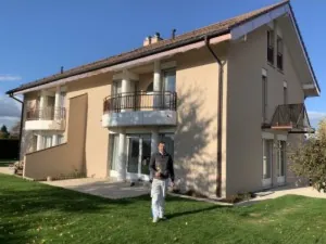 La maison après le chantier, échafaudage parti et jardin rangé